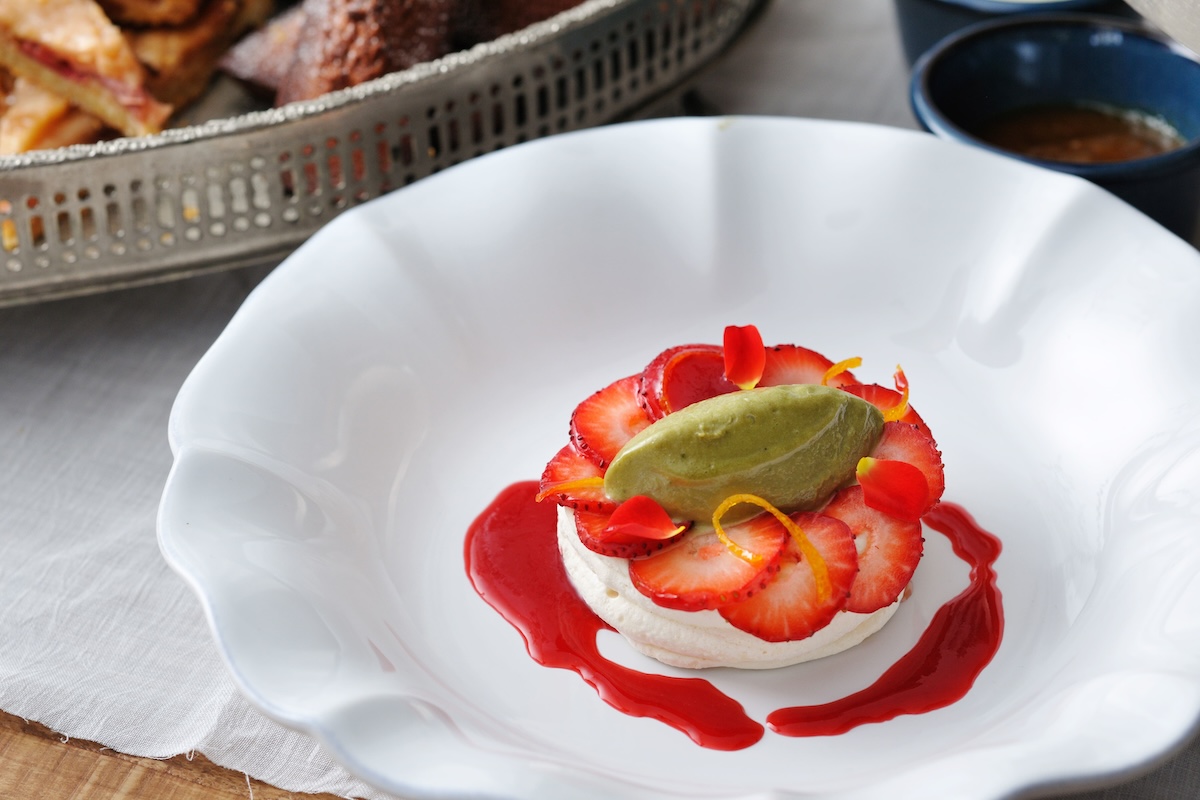 「苺のパブロヴァ（メインDessert）」