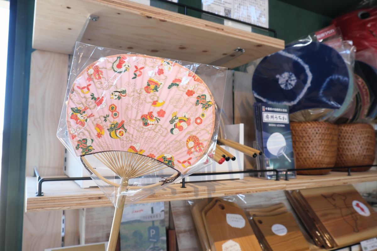 「房州うちわ」1870円（サイズなどにより異なる）