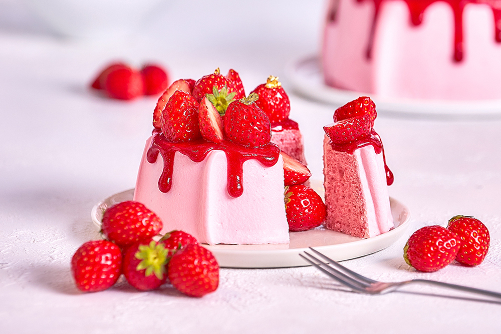 MERCER bis GINZA [B2F]「〜PREMIUM CHIFFONCAKE〜あまおう苺」2500円 / Lサイズ 5500円 ※4月9日まで（予定）