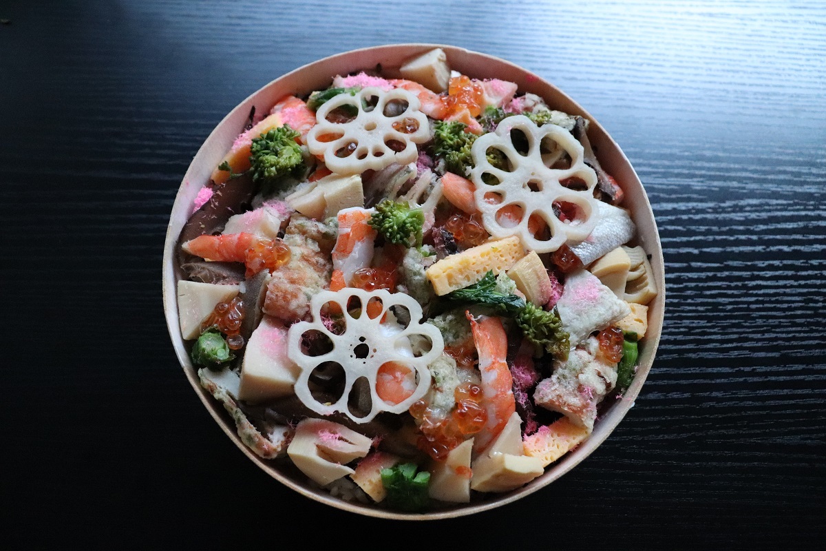 刷毛じょうゆ 海苔弁山登り[B2F]「海苔弁屋の五目寿司」2700円 ※3月下旬まで（1日5食限定）