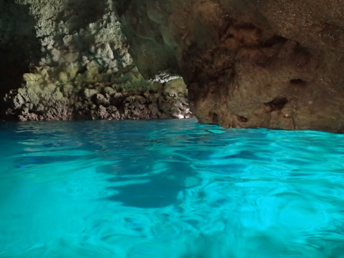今年の夏は沖縄の海で決まり!女子のあこがれ「青の洞窟」でマリンスポーツ