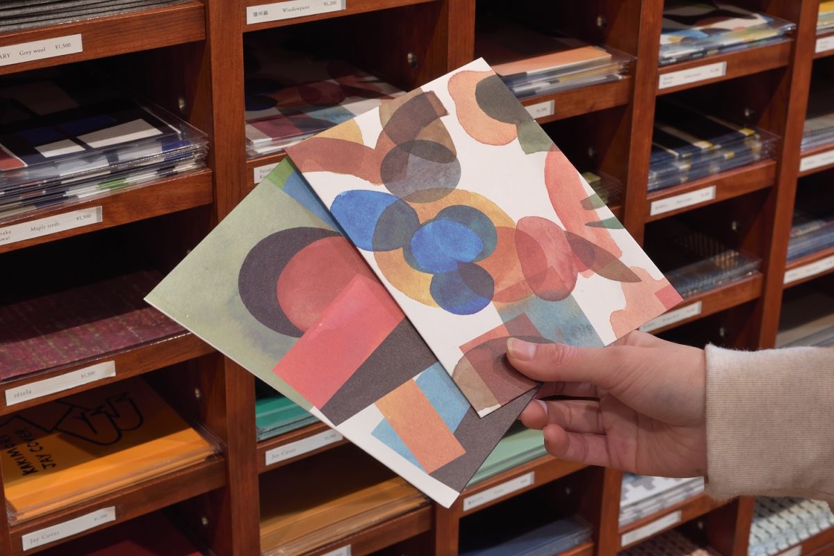 表紙や中紙、留め金を選ぼう