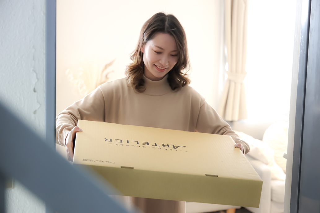 お待ちかねのアート作品が到着