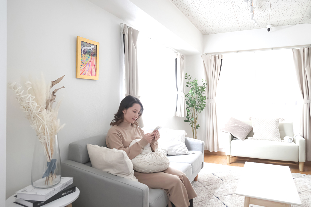 1枚の絵で、いつもの部屋が特別な空間に