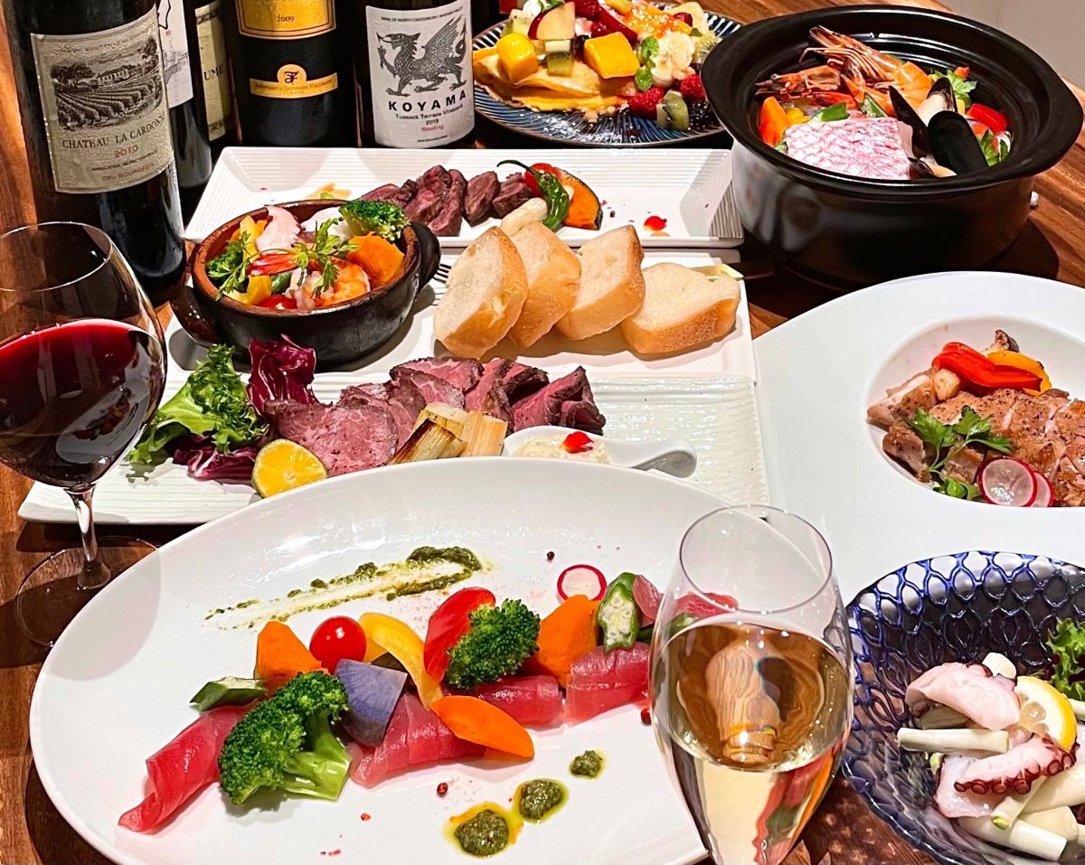 見た目も華やかなお料理は、お酒との相性も抜群です