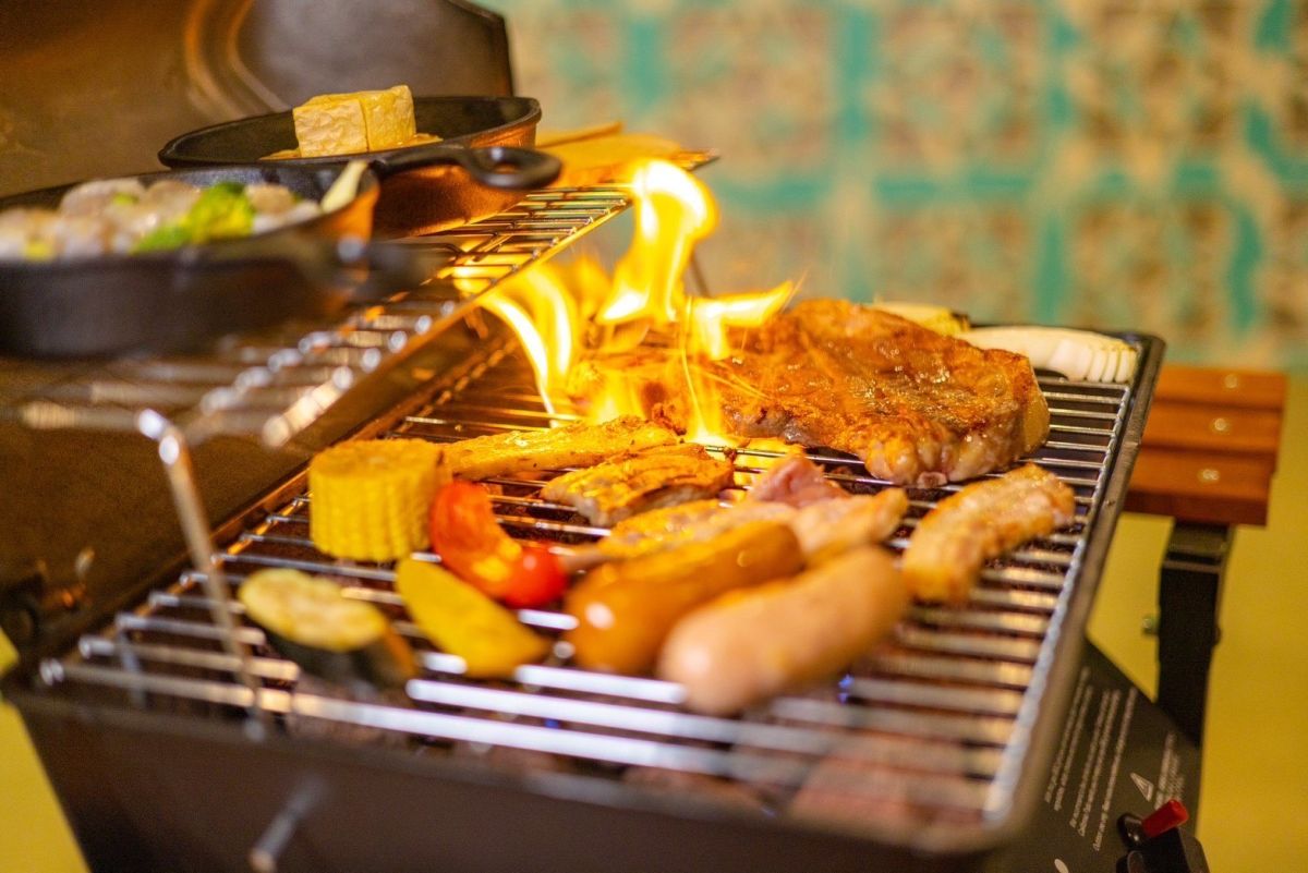 開放感ある野外テラスでBBQもできます