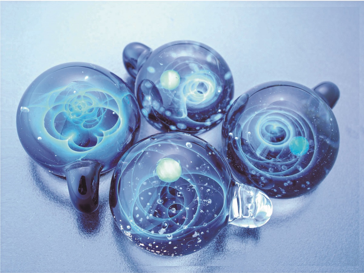 幻想的な宇宙模様のペンダントも自分で作れます