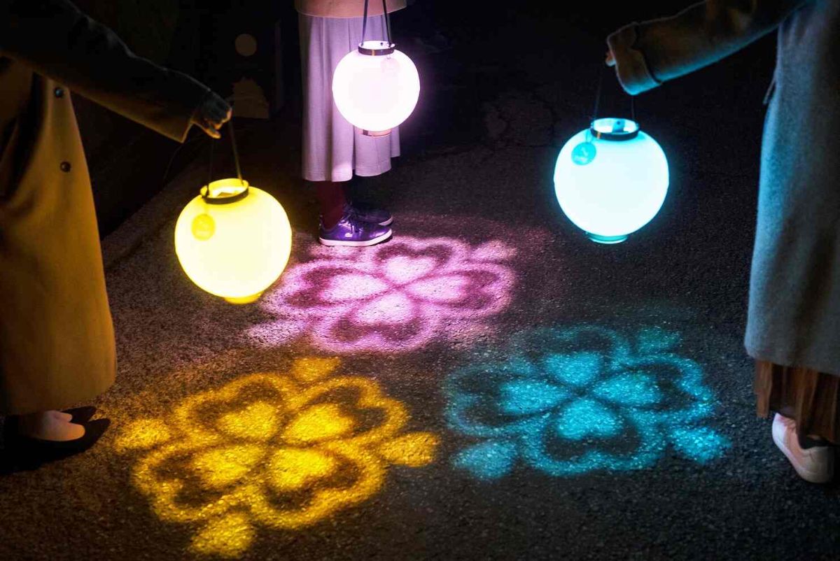 提灯はハートと星のデザイン2種類、ピンク、イエロー、ブルーの3色の計6種類から選べます