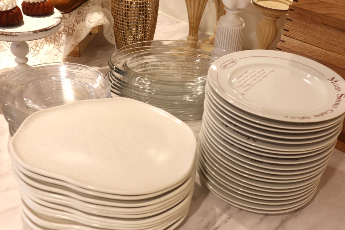 ロゴ入りのプレートもある