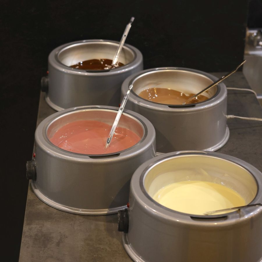 チョコレートはルビー、ホワイト、ダーク、ミルクから選択可能。