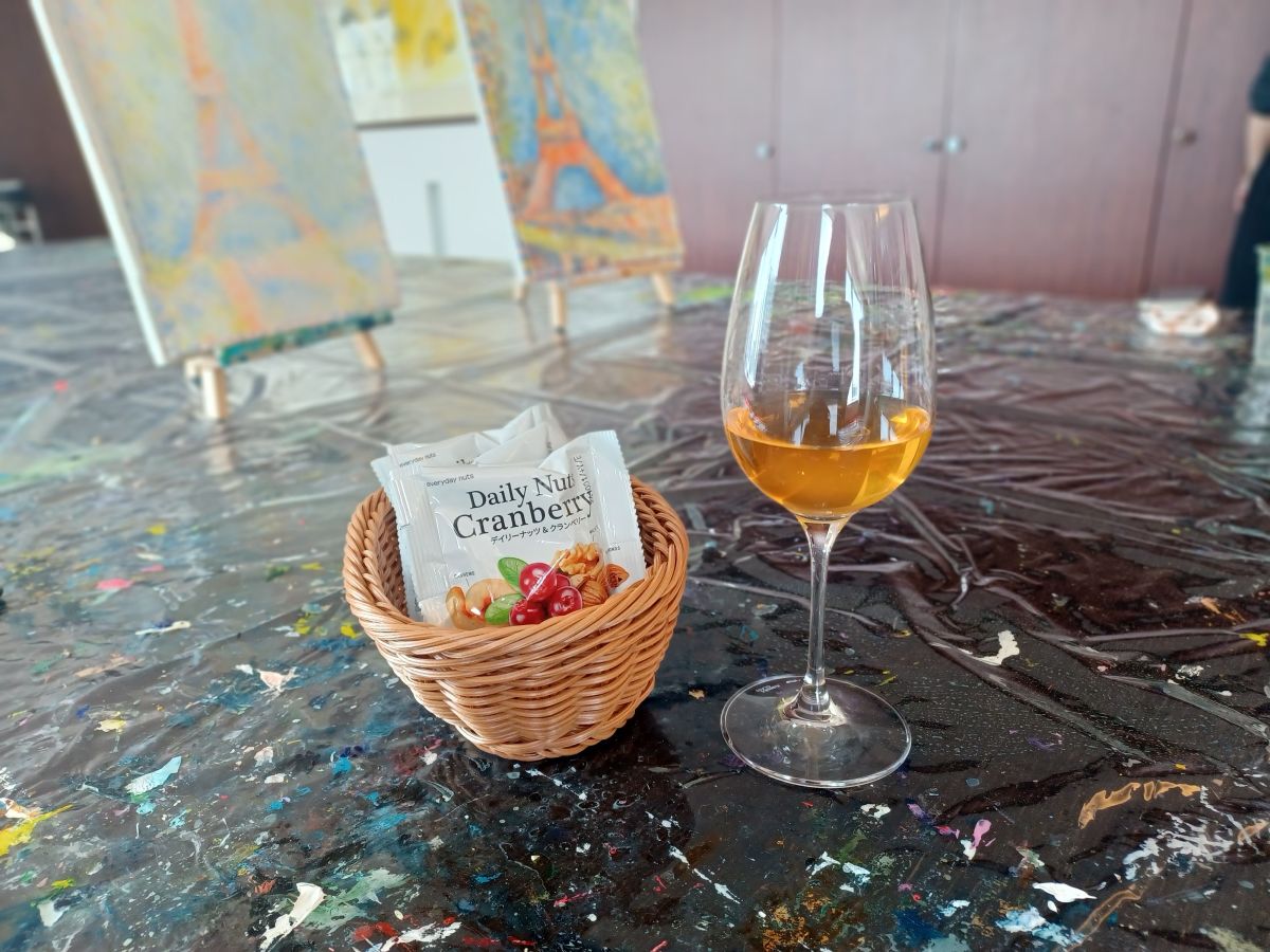 ワインとお菓子はおかわり可能。