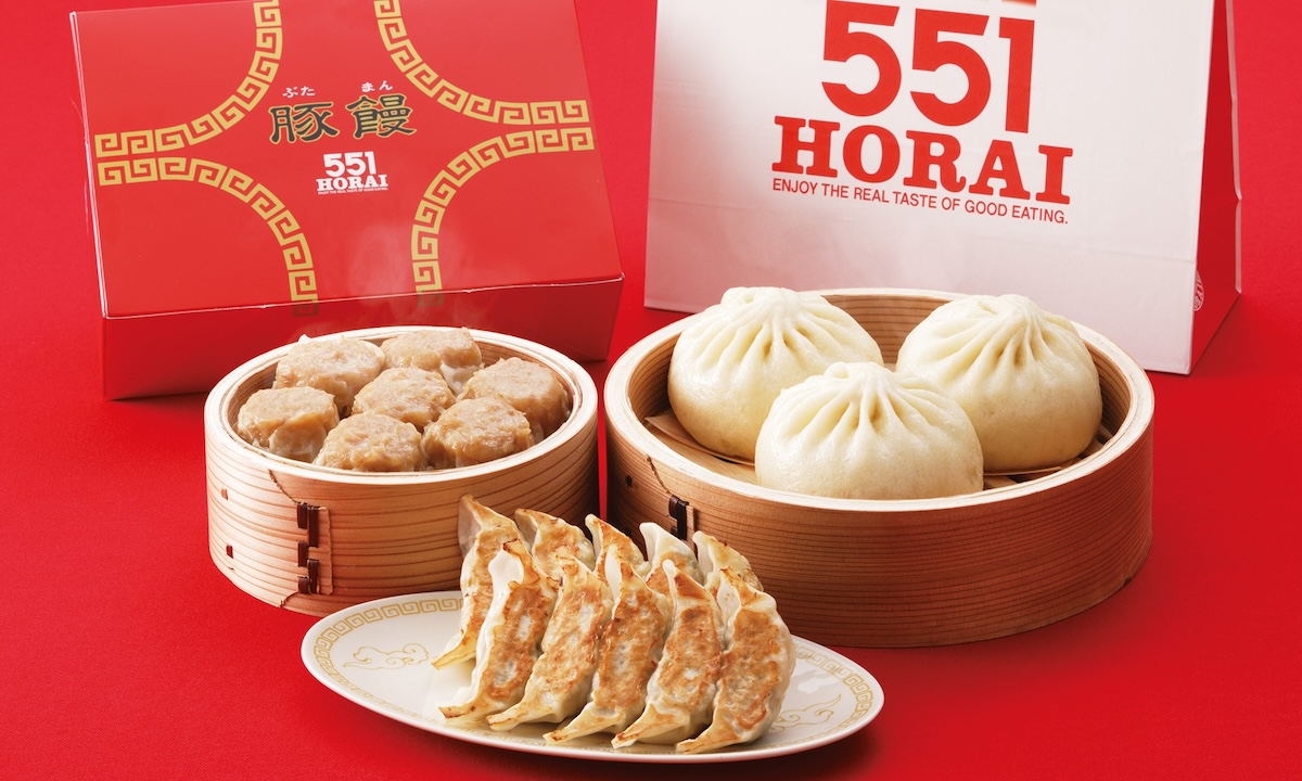 「おすすめBセット」（豚まん6個、焼売10個、焼き餃子15個入）2550円/551HORAI