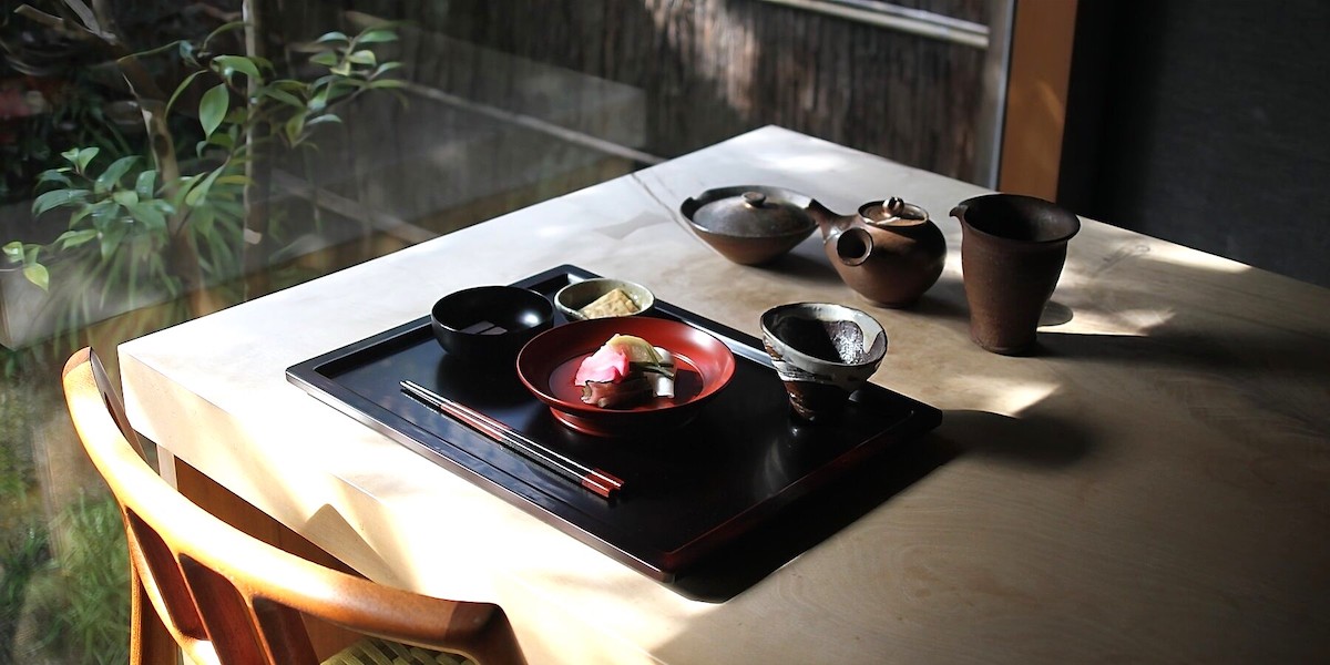 【京都】わずか6席！築約100年の日本家屋をリノベした「冬夏／tearoom toka」でいただく日本茶