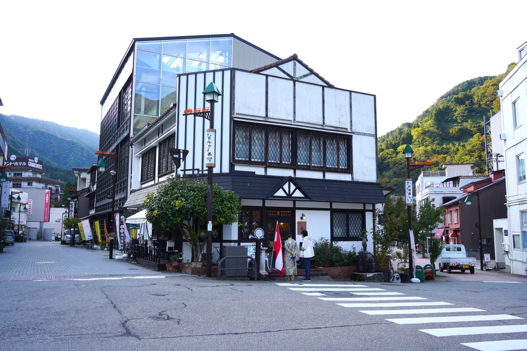 黒部峡谷の雄大な自然に抱かれた宇奈月温泉街