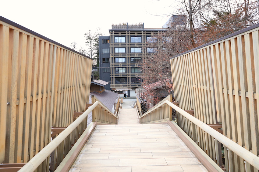 高台にあるため普段とは異なる角度で街並みを見ることができます