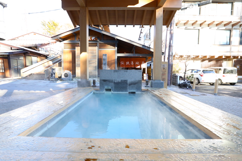 地蔵源泉を引いた足湯