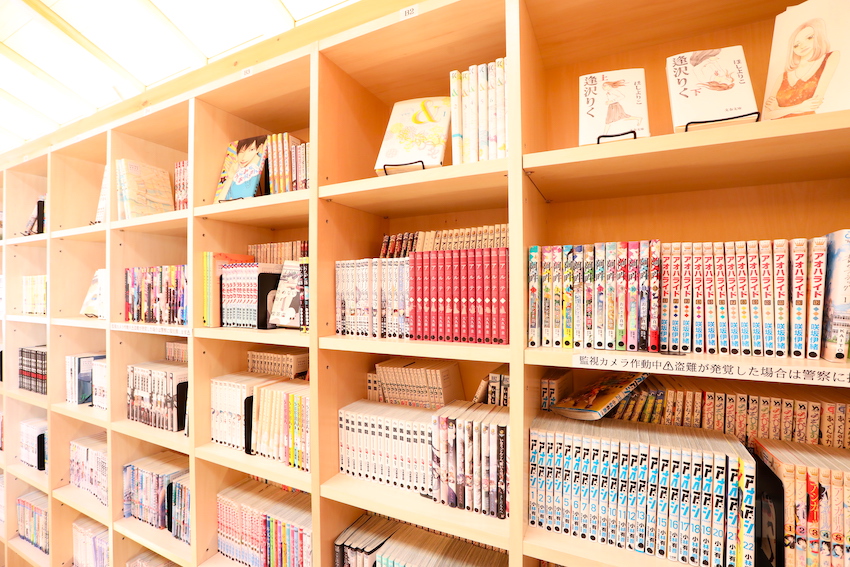 約1万冊が揃う