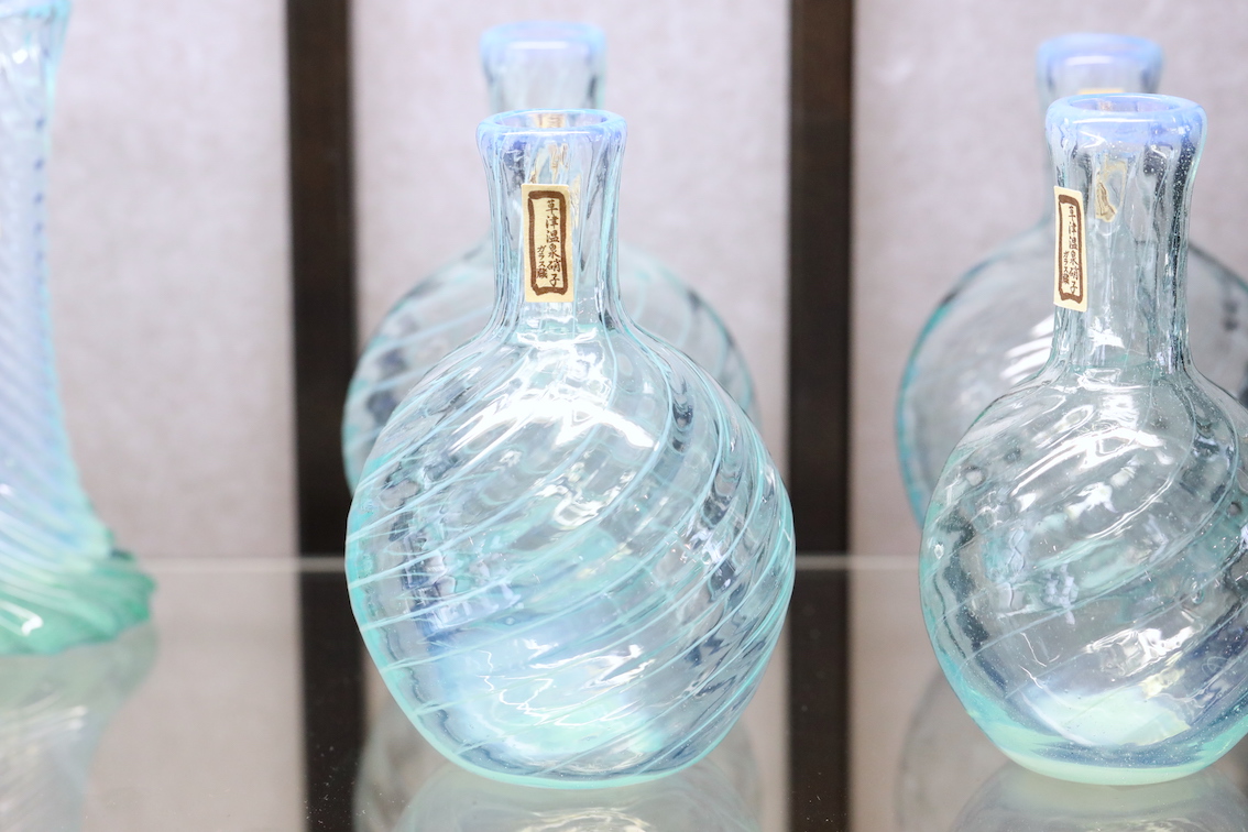 草津温泉ガラスの丸花器3000円