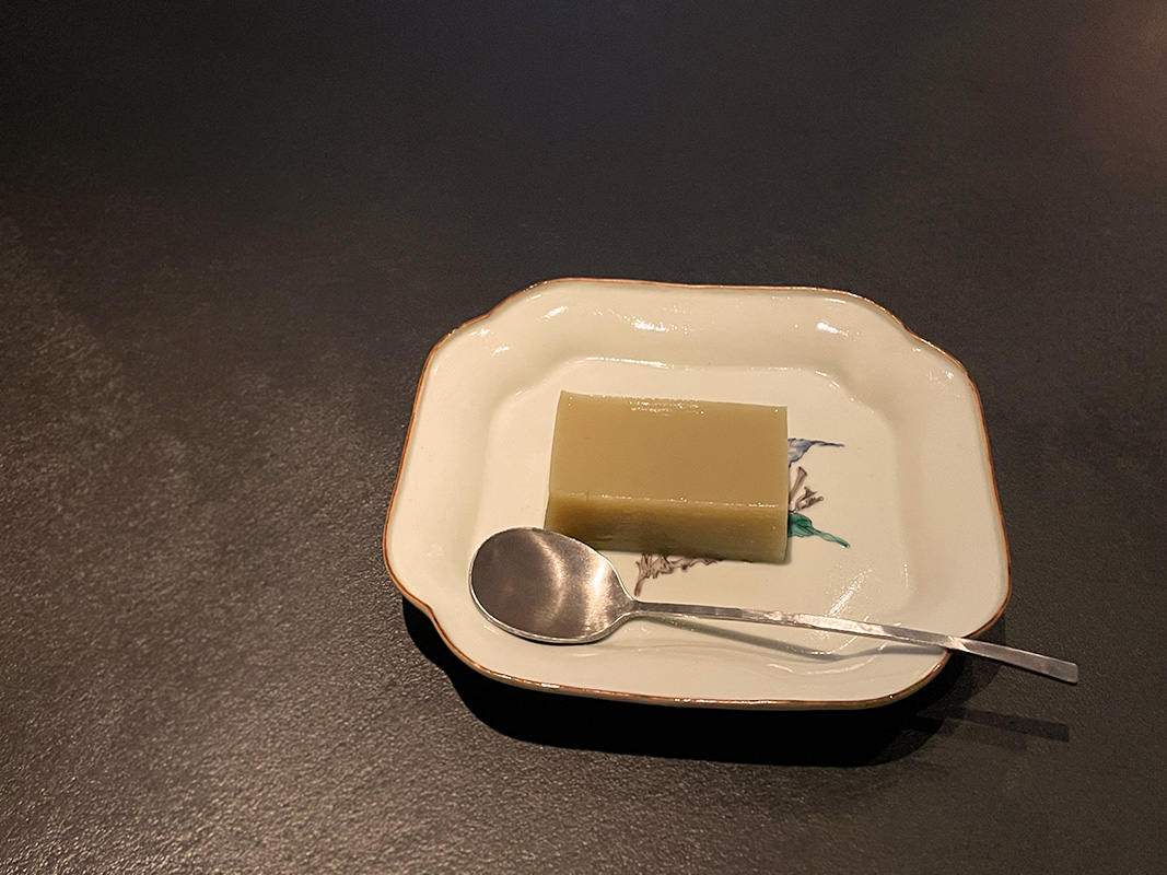 「季節の松葉屋羊羹」650円 ※さつまいも味は*月ごろまでの提供予定