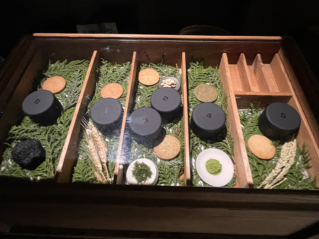 （左から）「［0］Truffle cookie」「［1］Kodaikomugi cookie」「［2］Kinako cookie」「［3］Aonori cookie」「［4］Matcha cookie」「［5］Genmai cookie」5枚入り 1250円／13枚入り 2800円