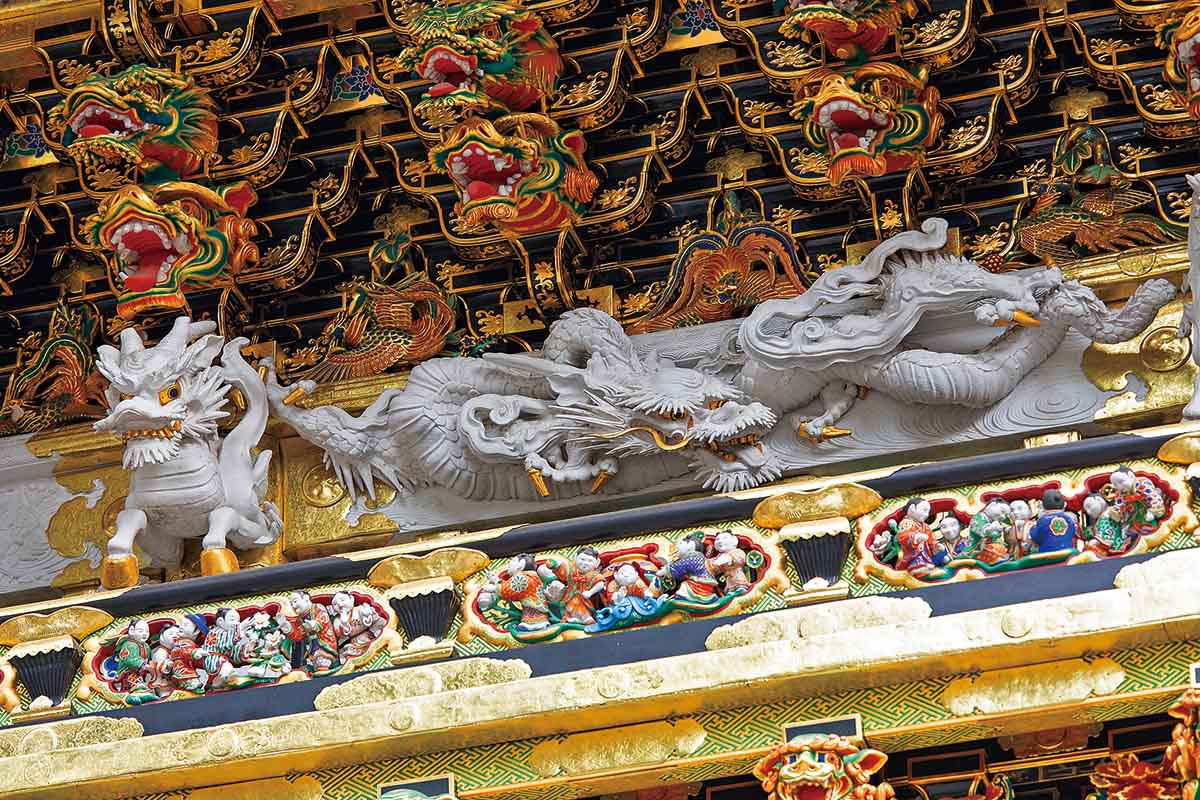 金色の髭や爪を持つ「目抜きの龍」