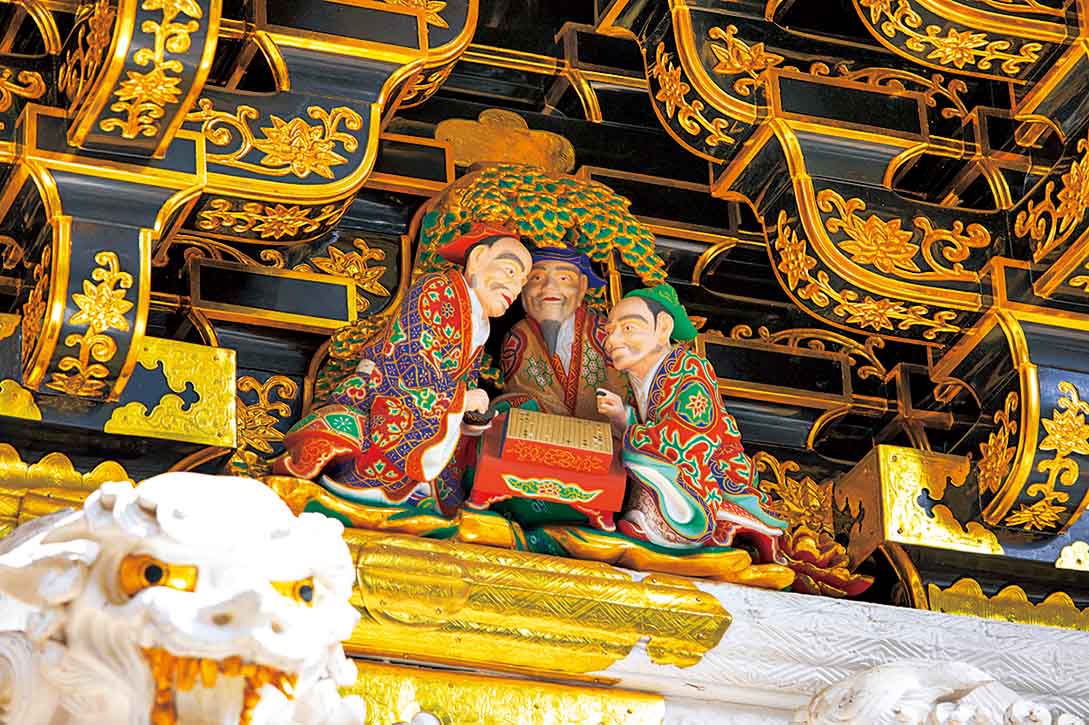 中国の故事や仙人を表す彫刻も多い