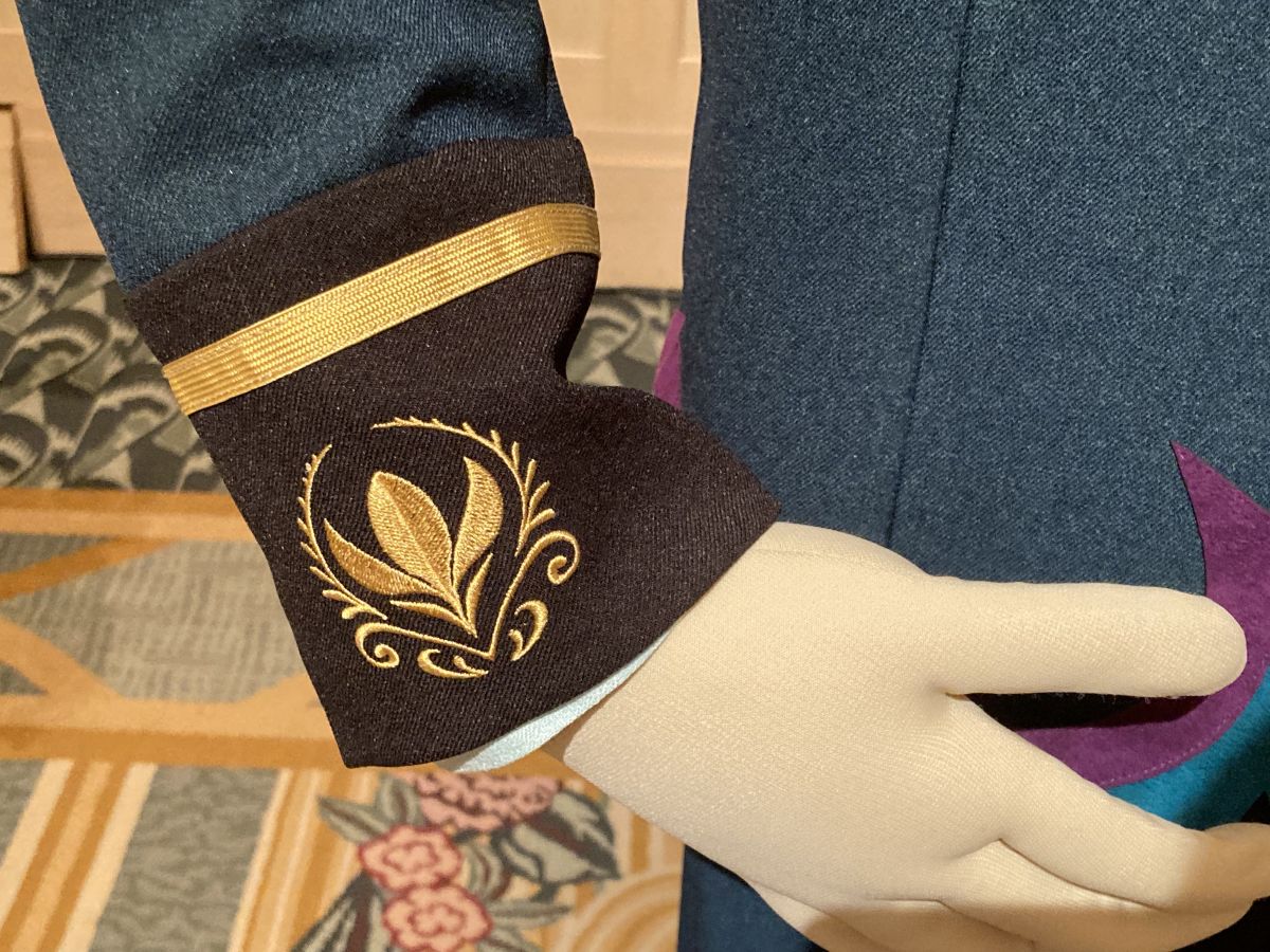 袖に入っているアレンデール王国の紋章