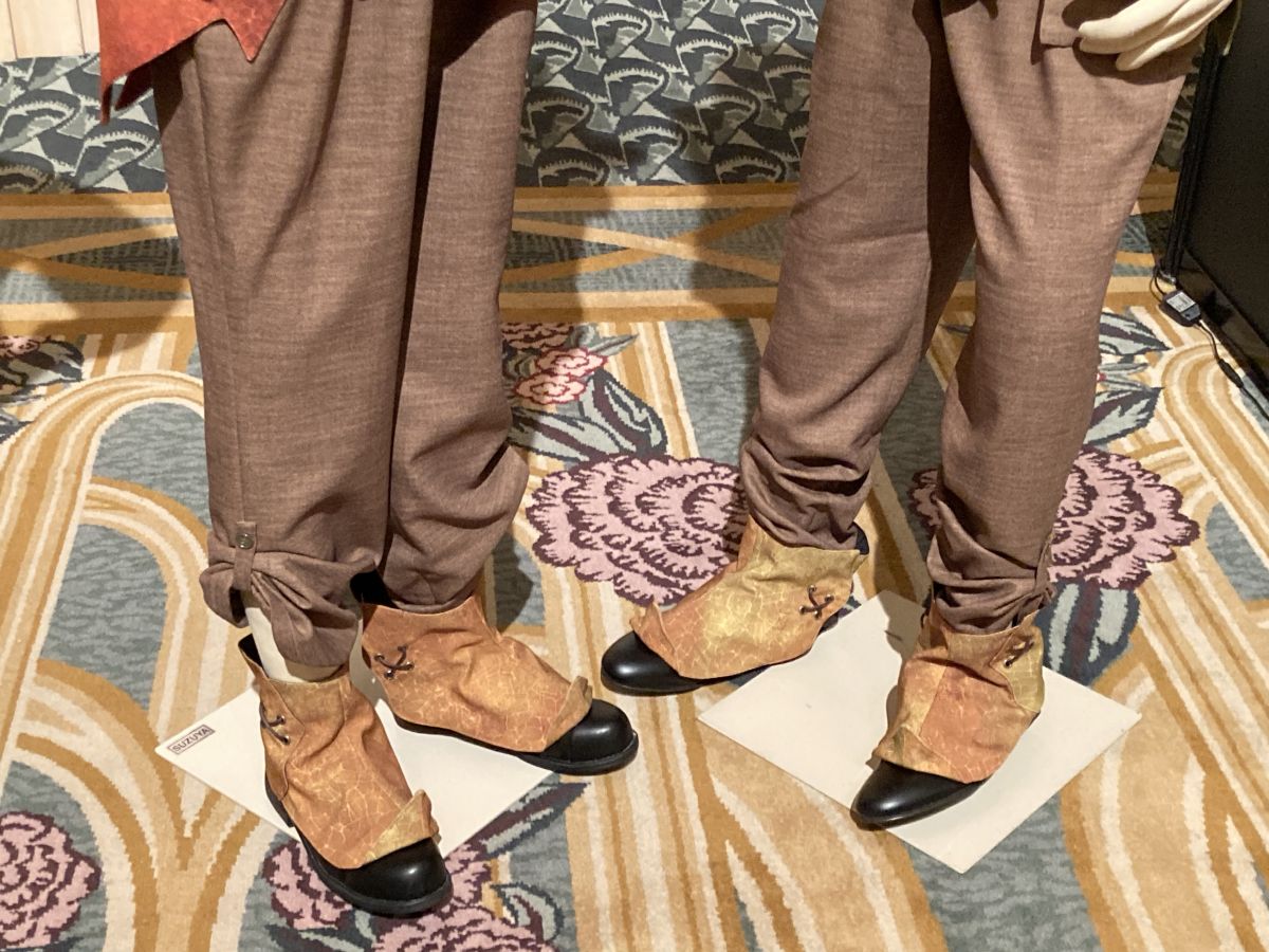 無造作にロールアップされたすそがロストキッズぽい