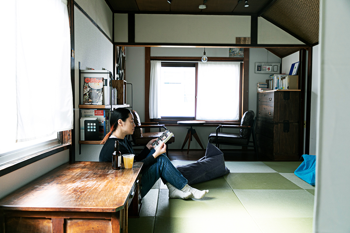 他のお客さんがいなければ、場所を変えて読み進めるのもいいかも