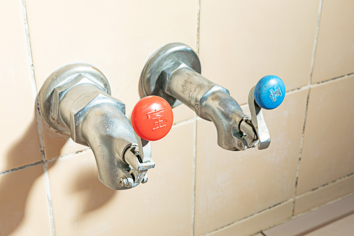 蛇口には「宝」の文字が。細かいところもレトロかわいい