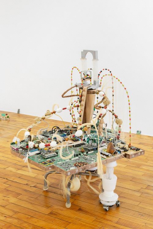 参考図版 丹羽海子 《Metropolis Series: Good Egg Community 》2022 年 Courtesy the artist and Someday, New York Photo：Daniel Terna