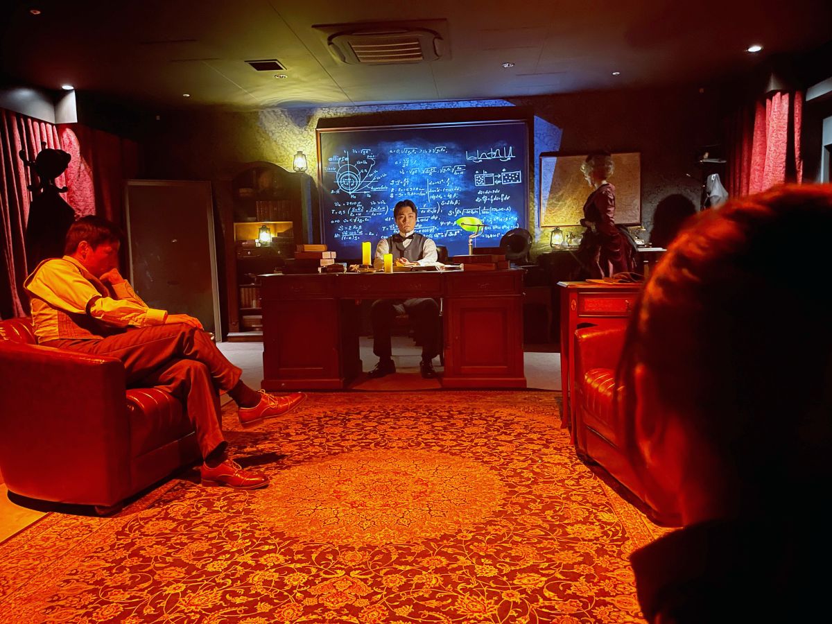 SHERLOCK HOLMES, DR. WATSON, and are trademarks of Conan Doyle Estate Ltd.®