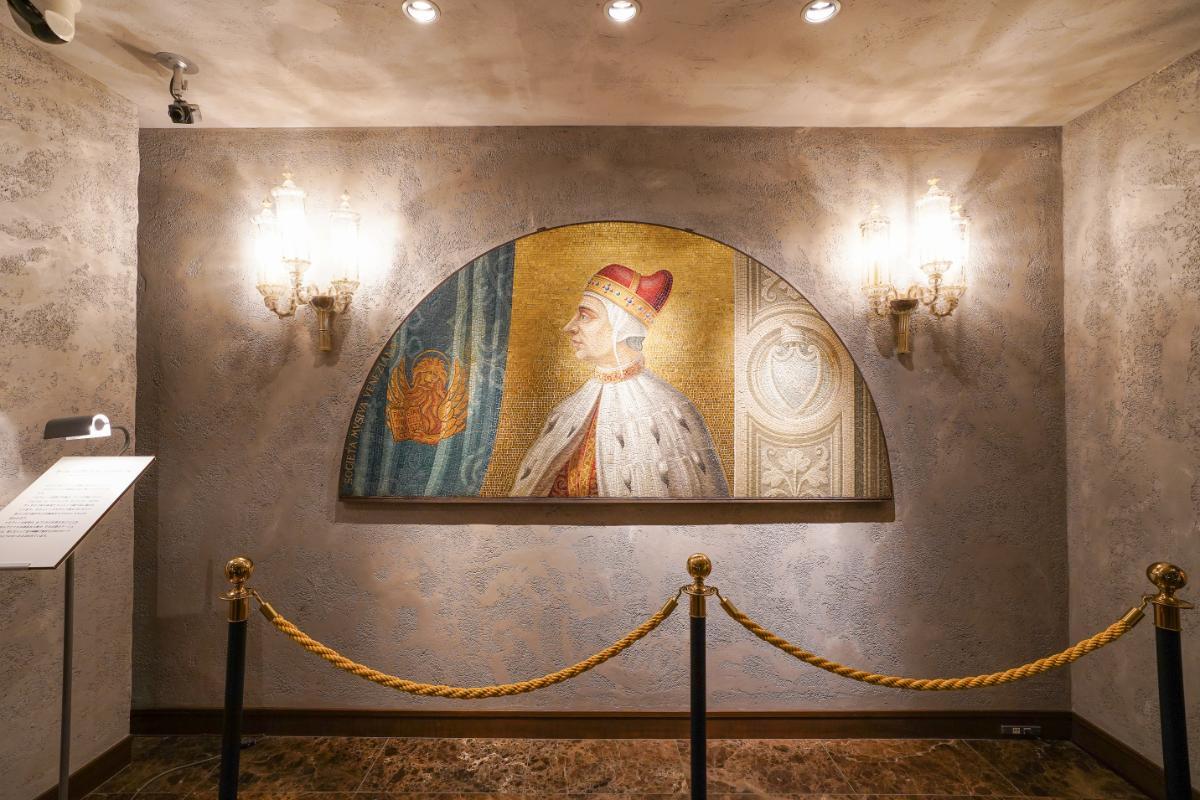 「ドージェ ニッコロ・マルチェッロのモザイク画」。1473〜1474年にヴェネツィア共和国の提督を務めたニッコロ・マルチェッロの肖像で、きらびやかで荘厳な作品