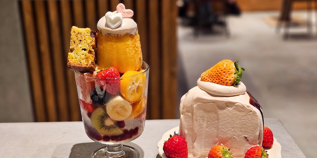 ビジュアルが美しいプリンパフェが人気の「COFFEE HERE!」が高田馬場に移転新オープン！【ミスター黒猫の東京スイーツトレンドVol.83】