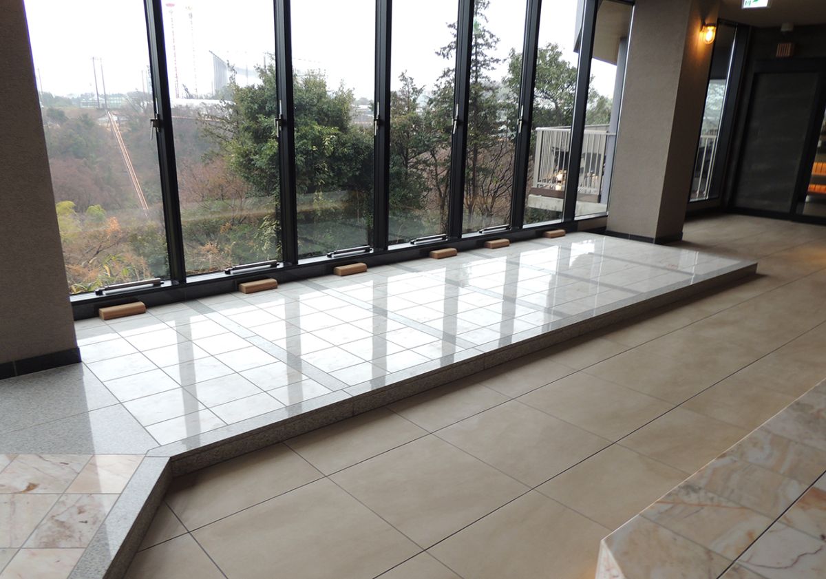 外の景色を見ながら岩盤浴を楽しめる施設は貴重です