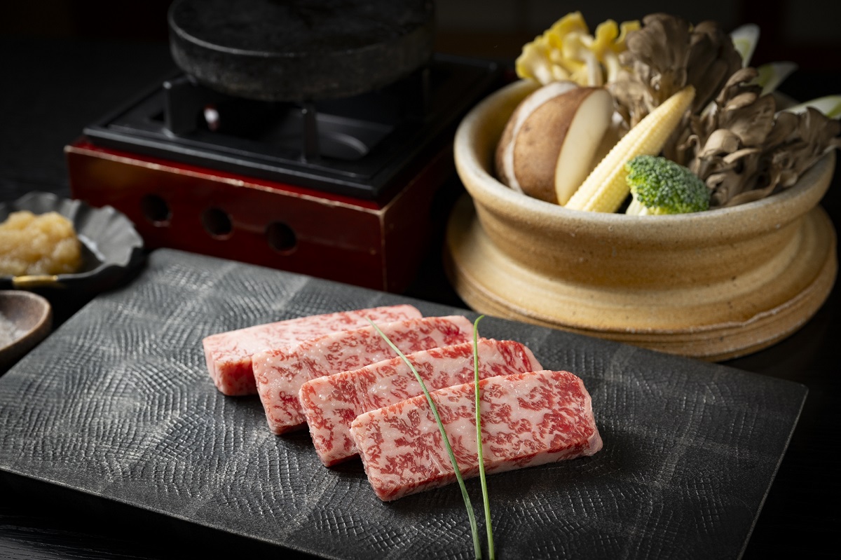 旬を贅沢に味わえる会席料理の一例「和風鍋赤城和牛冬野菜」