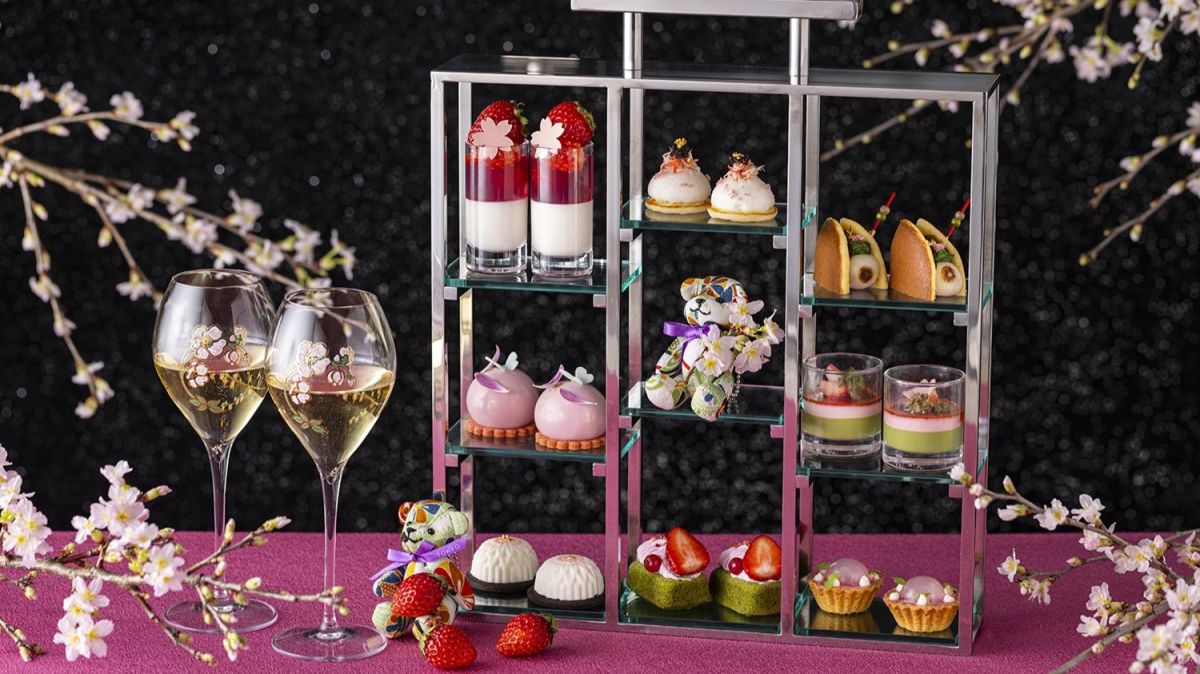 【コンラッド東京】桜とイチゴのセイボリーやスイーツをアルコールとともに！「夜桜ナイトティー」開催中