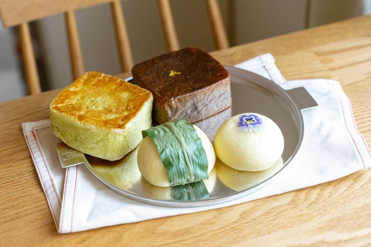 左下から「粽あんぱん」275円 ※祇園祭限定、「藤壺」297円、「六条御息所」297円、「花のいろは」299円