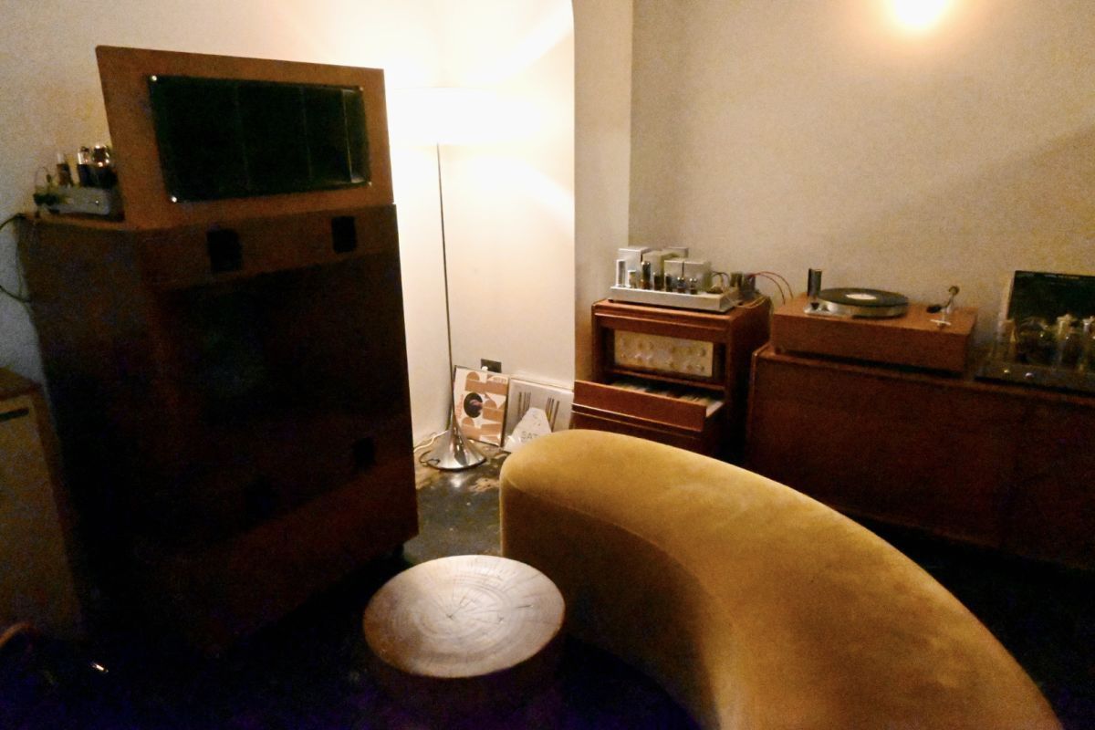 「ALTEC」のスピーカー（写真左）