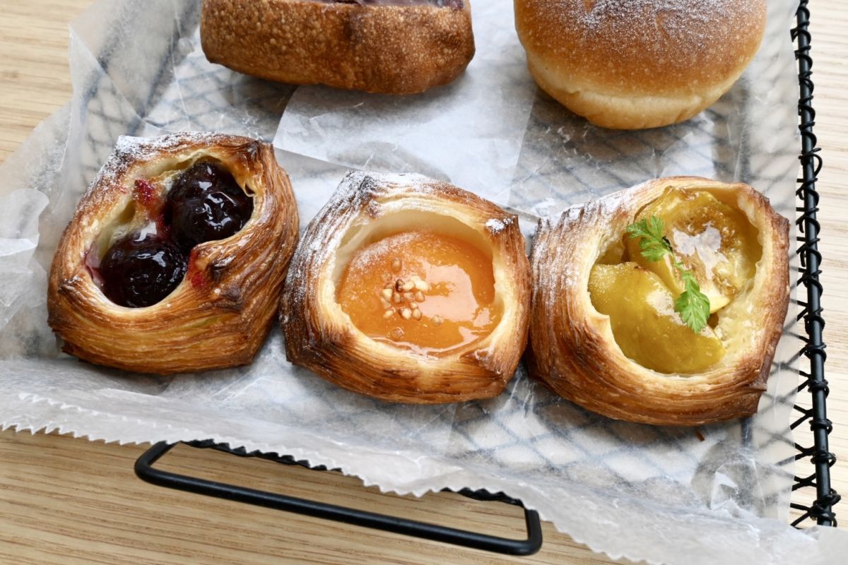 「ガッティ」193円（テイクアウト）/196円（イートイン）、写真左から「チェリー」「あんず」「いちじく」