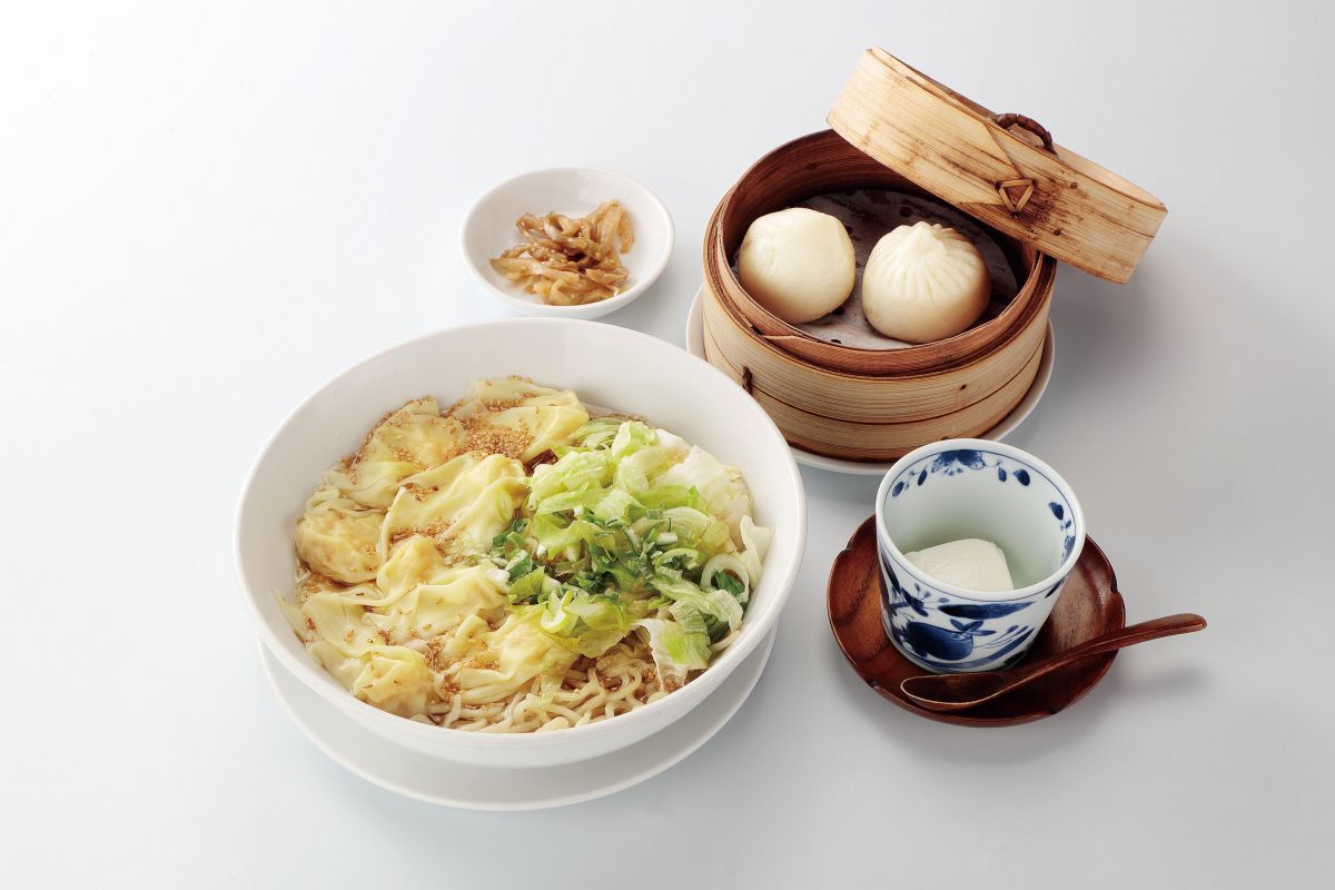 「エビワンタン麺と豚まんセット」1700円