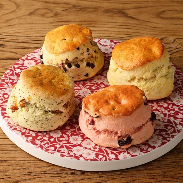 ＜ティボー・マルション＞（左上から）「チョコチップ、プレーン、スプリングベリー、アールグレイアプリコット」各357円