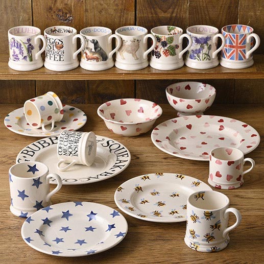 ＜エマ・ブリッジウオーター＞「マグ」300ml 各5280円、175ml 各3740円、「プレート」（直径約22cm）各4620円、（直径約27cm）各5500円、「フレンチボウル」（直径約13.6cm）5060円、「シリアルボウル」（直径約16.4cm）5060円