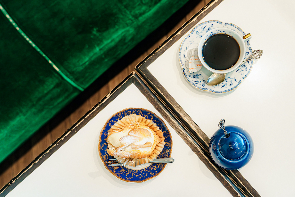 創業から変わらぬレシピのスワンシュークリーム