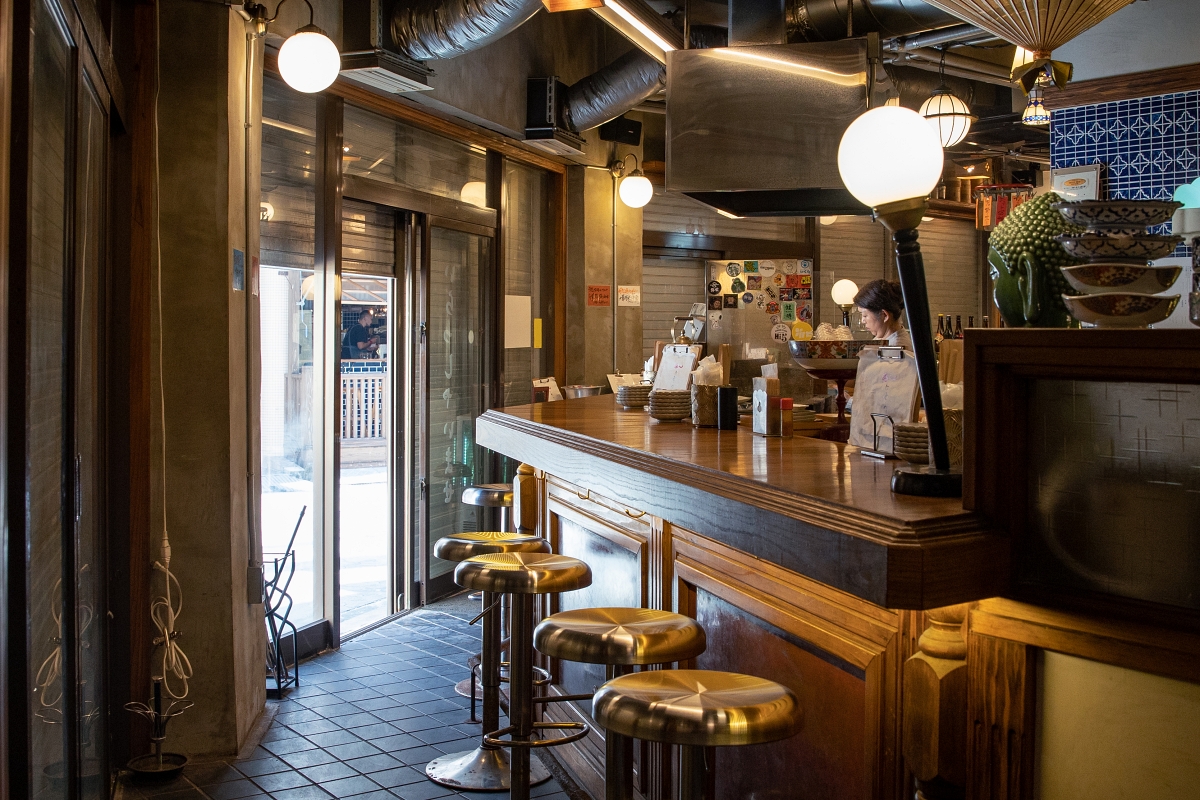 カンター席はひとり飲みや、サクッと飲みたい時にぴったり