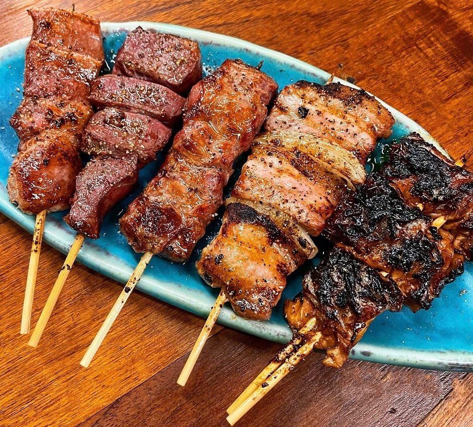 名物の豚もつ焼きは必食です