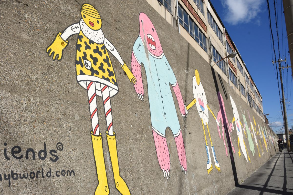 【b.friends on the wall】