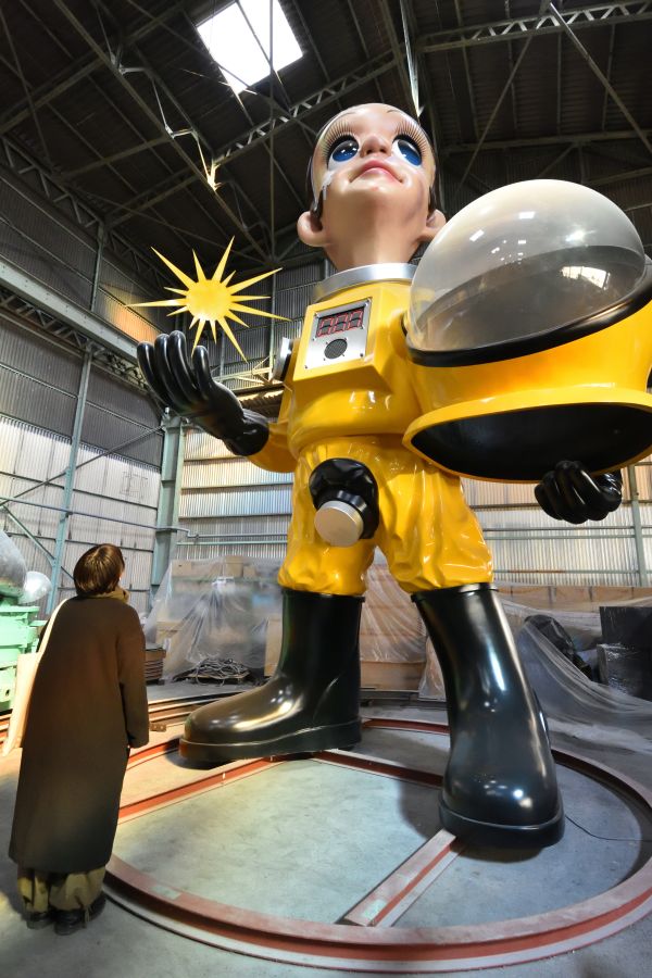 ヤノべケンジの作品「サン・チャイルド」