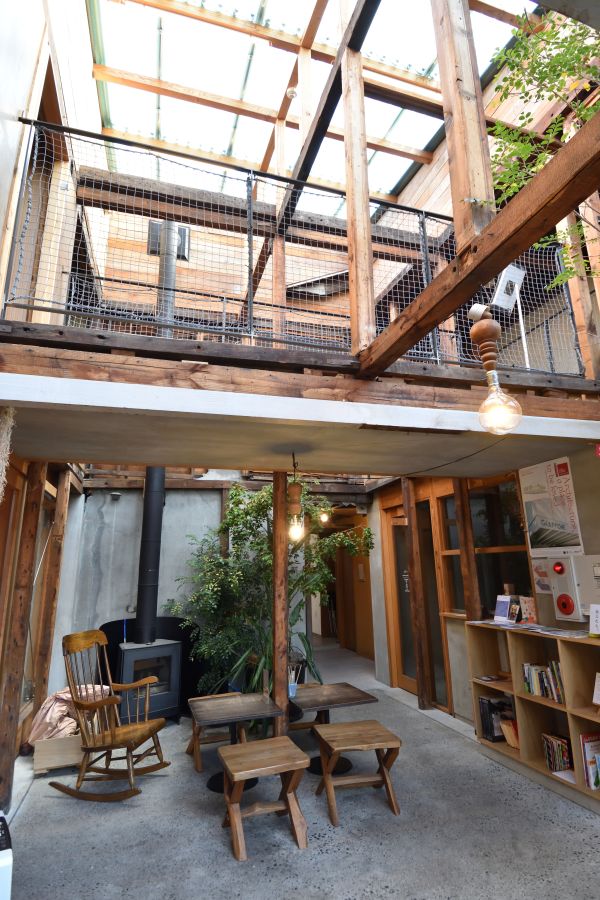 自由にくつろげるアトリウム