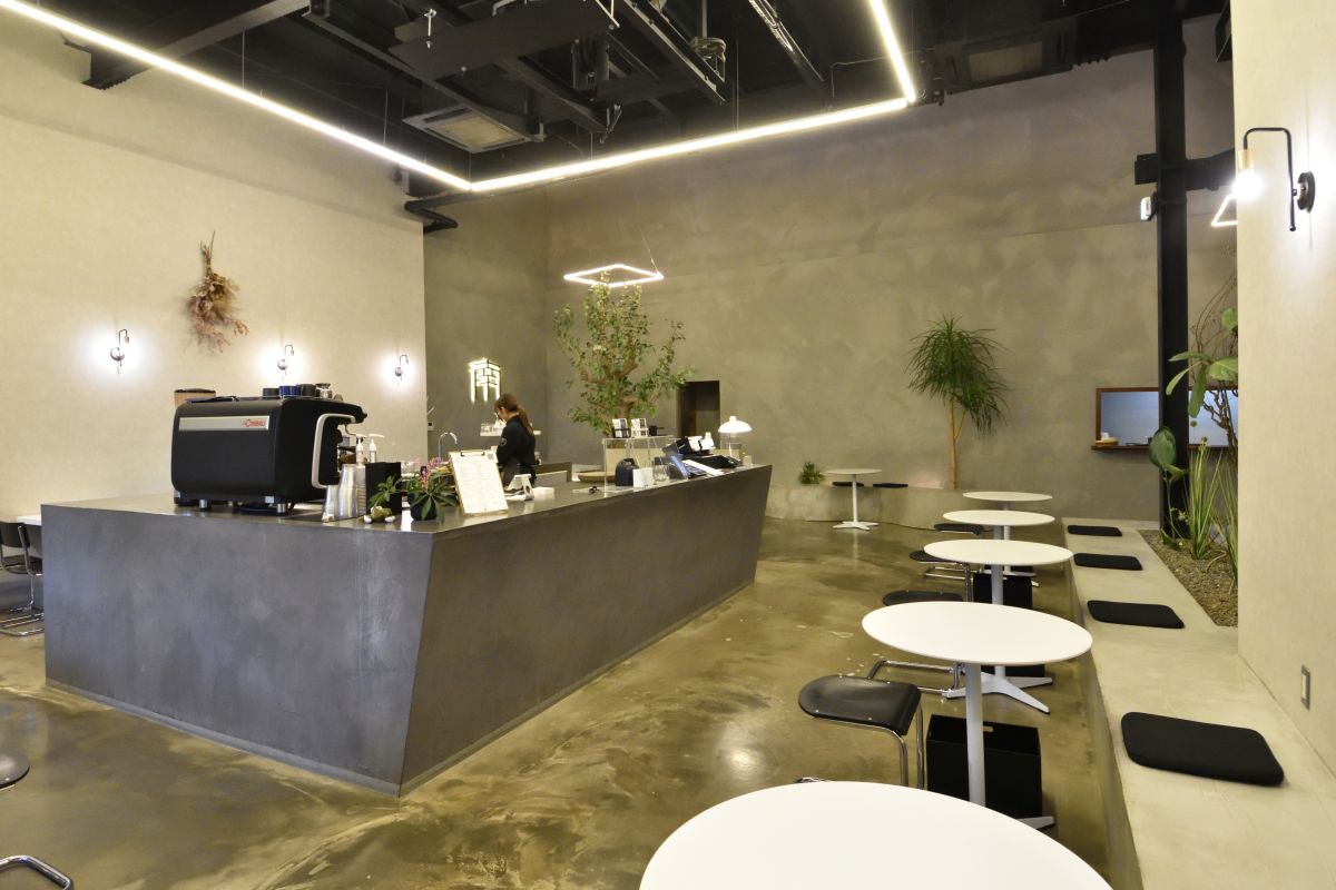 まるで映画のセットのような洗練された店内